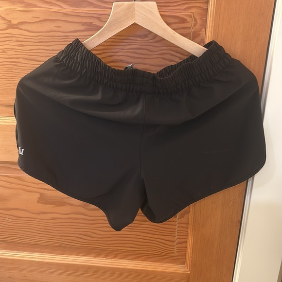 Vuori running shorts - Picture 2 of 3
